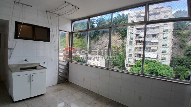 28 - Área de Serviço - 28