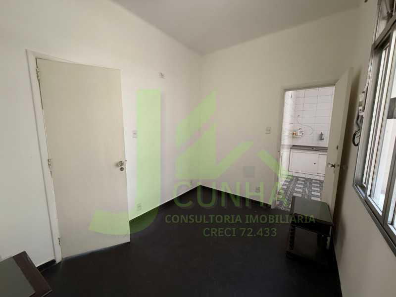 FB877CEA-87EF-4017-B636-E121AA - 21