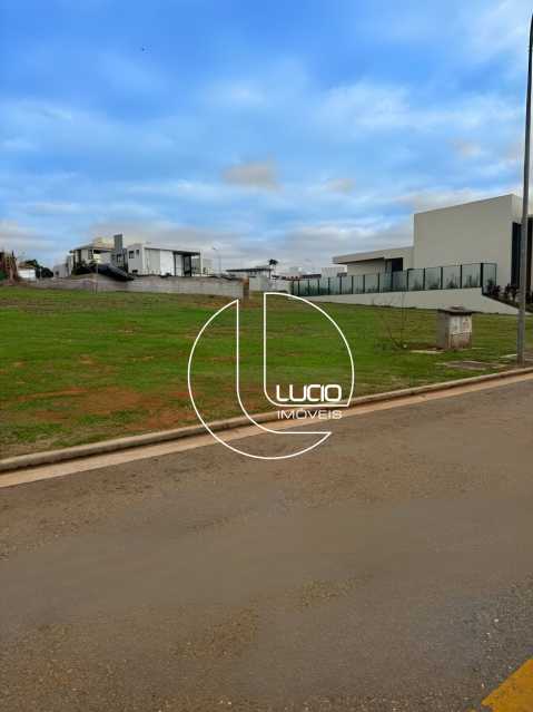 2e07ec6d-7dfd-4060-8f73-5c2030 - 1