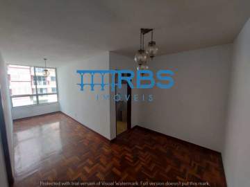 EXCELENTE QUARTO E SALA. LOCALIZADO NA RUA RIACHUELO, ANDAR ALTO, VISTA LIVRE. - RBAP10111