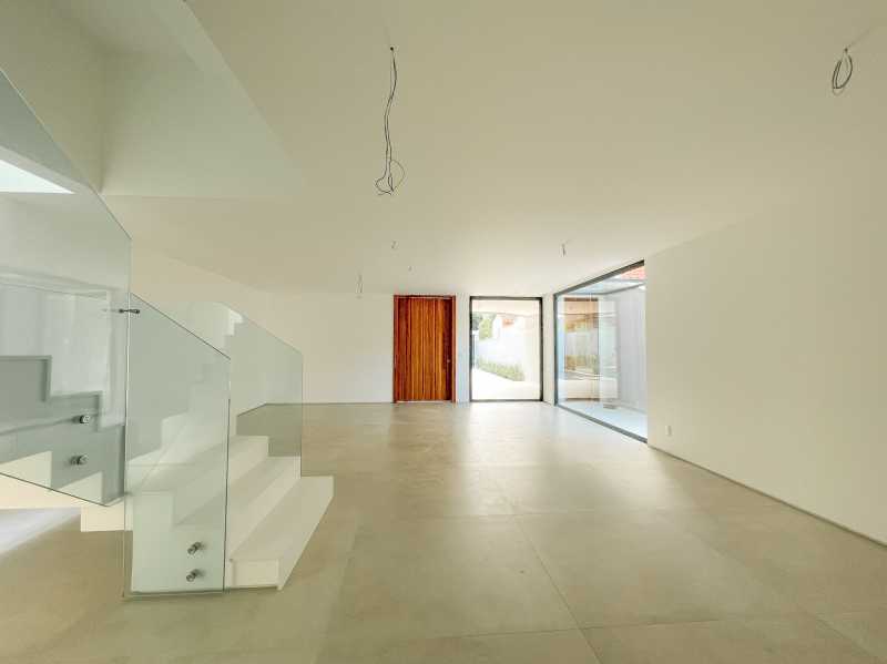 SALA - 6