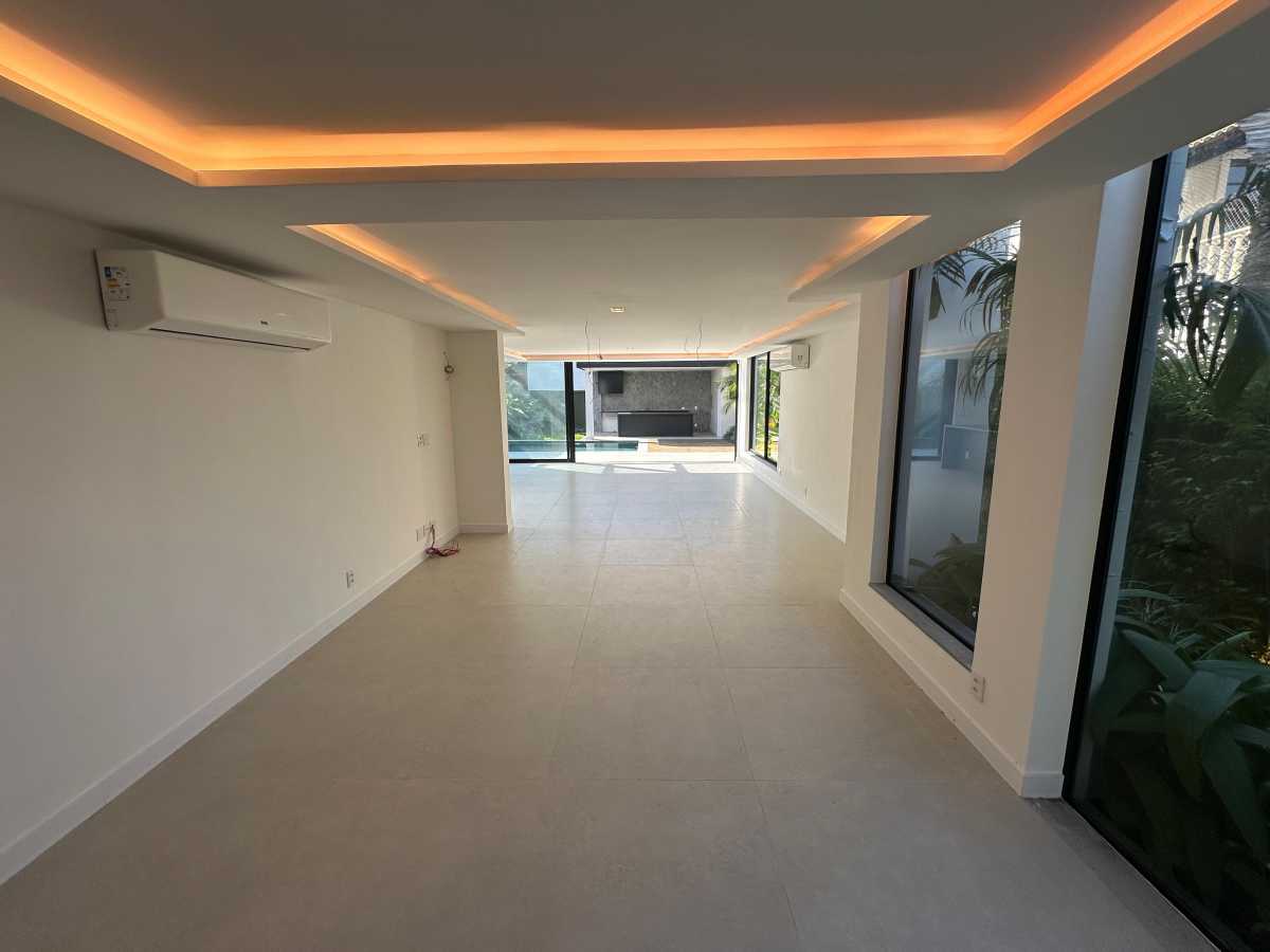 8ba0d76f-1deb-48bb-9166-e82e4d - 2