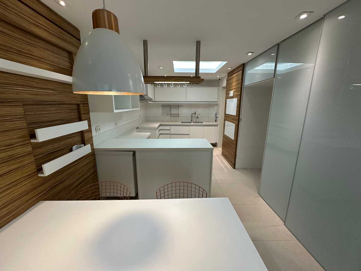 2496ee39-7194-4a66-b63e-a35bc2 - 12