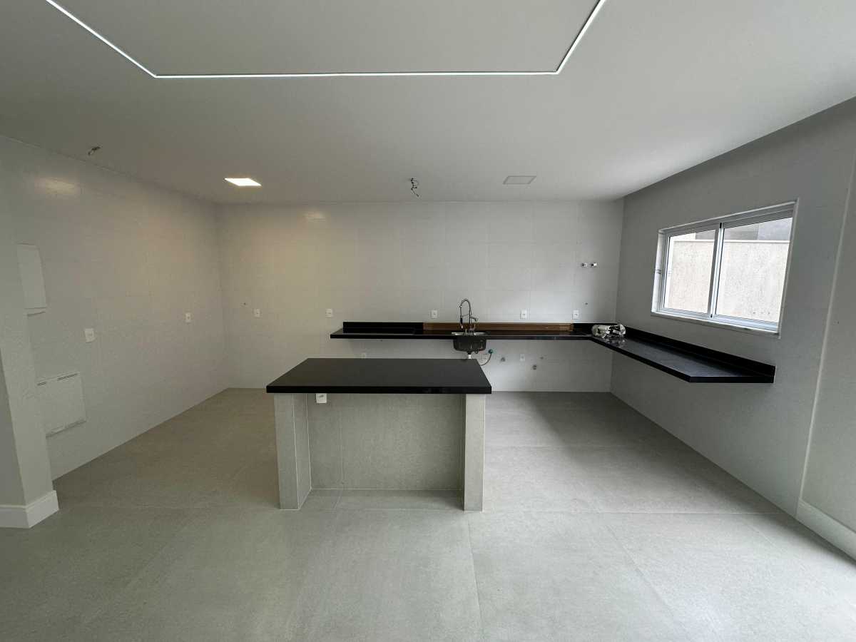 d3410a37-f33f-4146-b1bb-4f4102 - 8