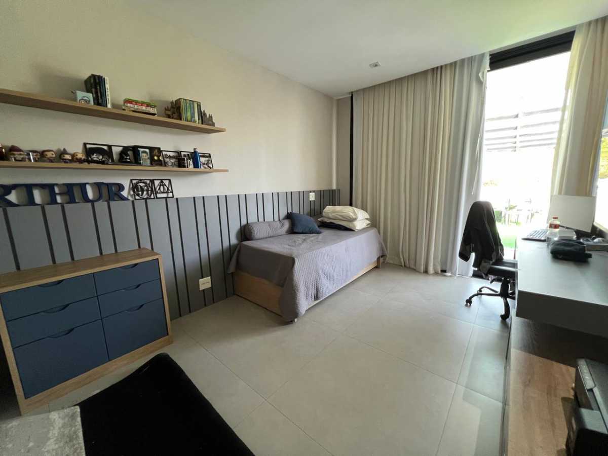 0d3c4e2d-7dee-4aaa-aae2-5f5d4c - 18