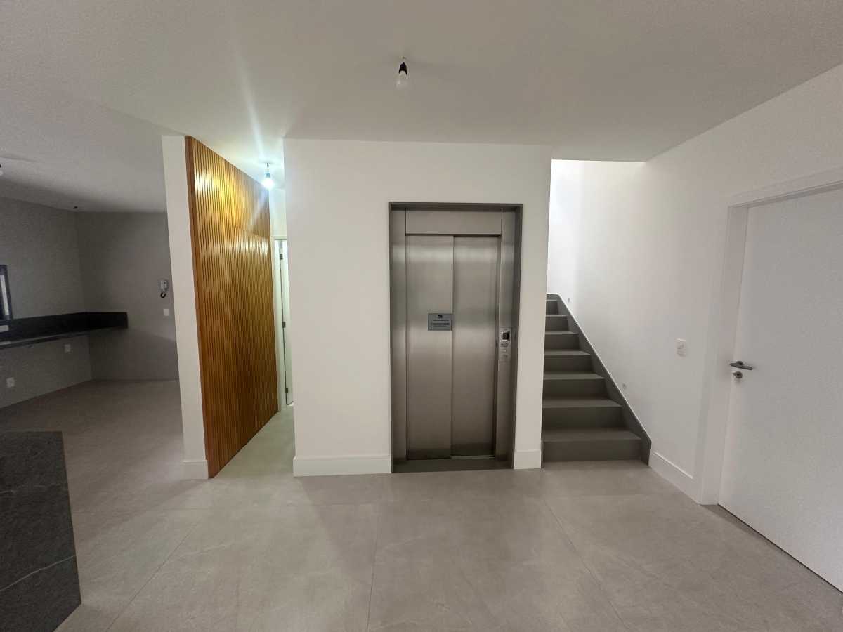 b7d1c75e-da23-4a3f-b52d-5e06de - 6