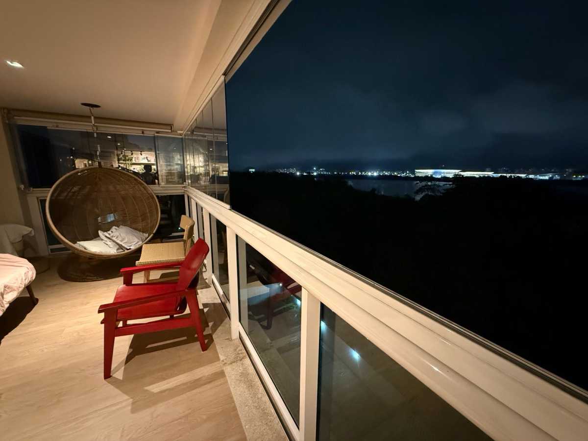 63477584-DBA0-40F4-B5ED-7B35C9 - 7