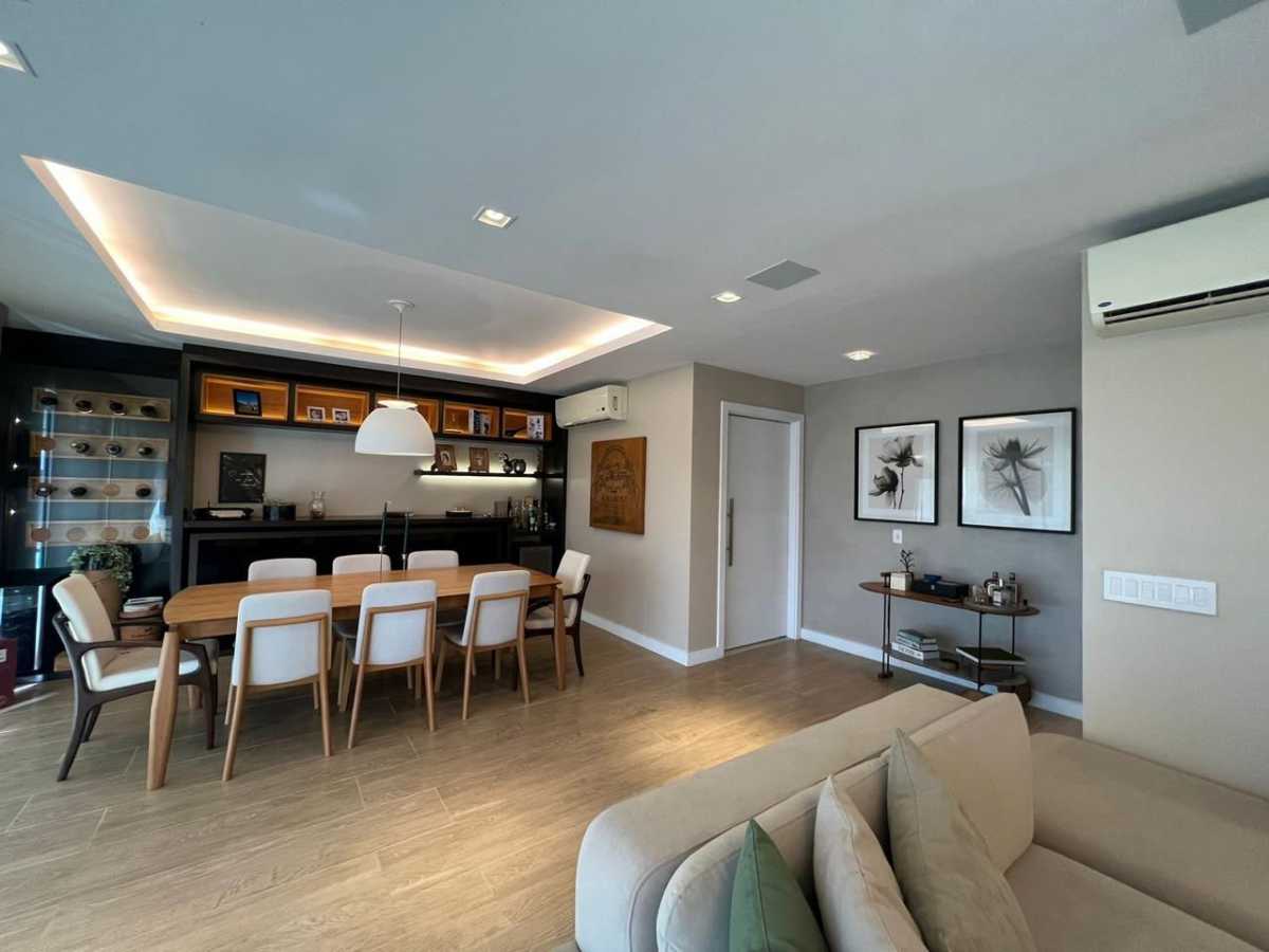 D2D9623A-2272-4FE4-9B65-3061DC - 12