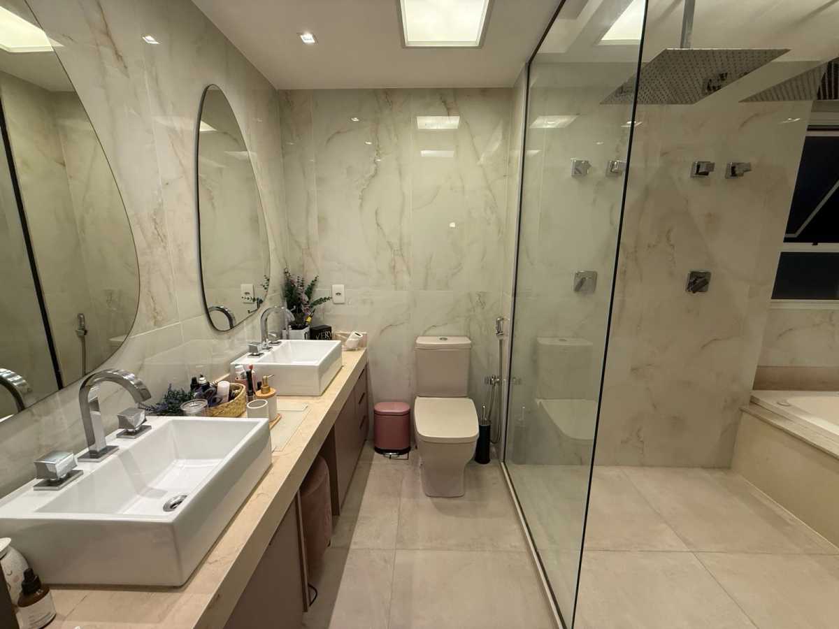 5D6FC94D-9B9C-48FF-9F3B-F1F147 - 17