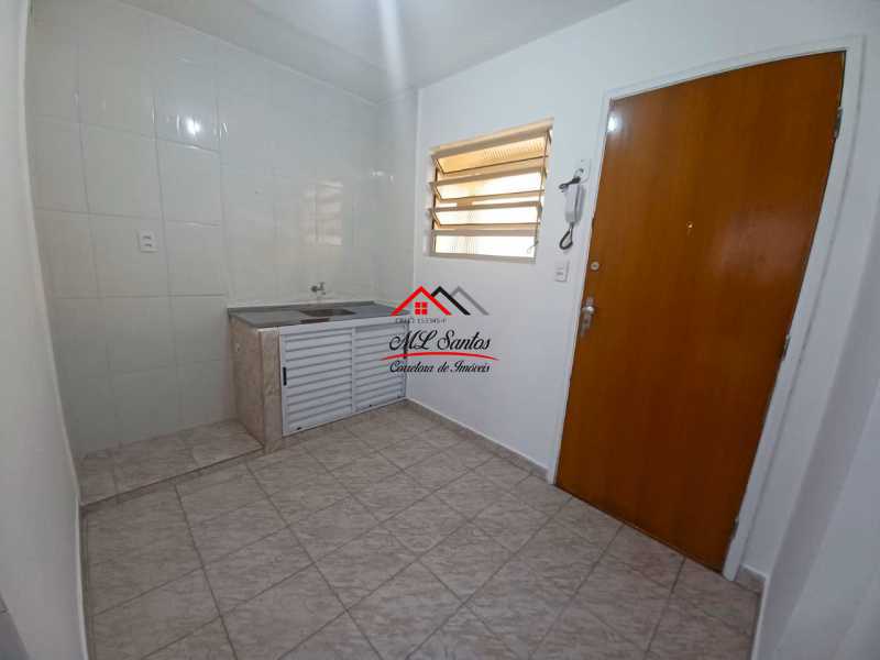 243_G1738266111 - 3