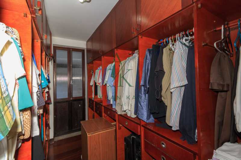 3 Suite 1 closet - 15