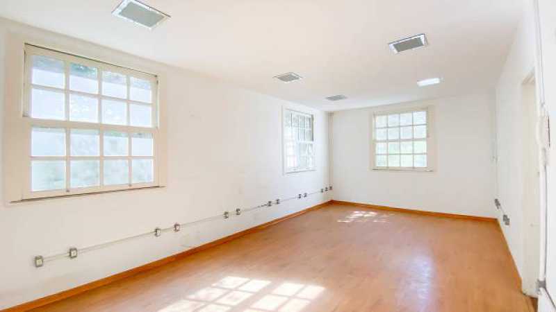 casa-com-4-quartos-a-venda-276 - 9