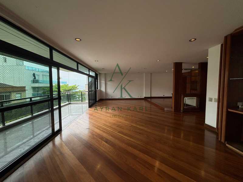 WhatsApp Image 2025-10-15 at 1 - 3