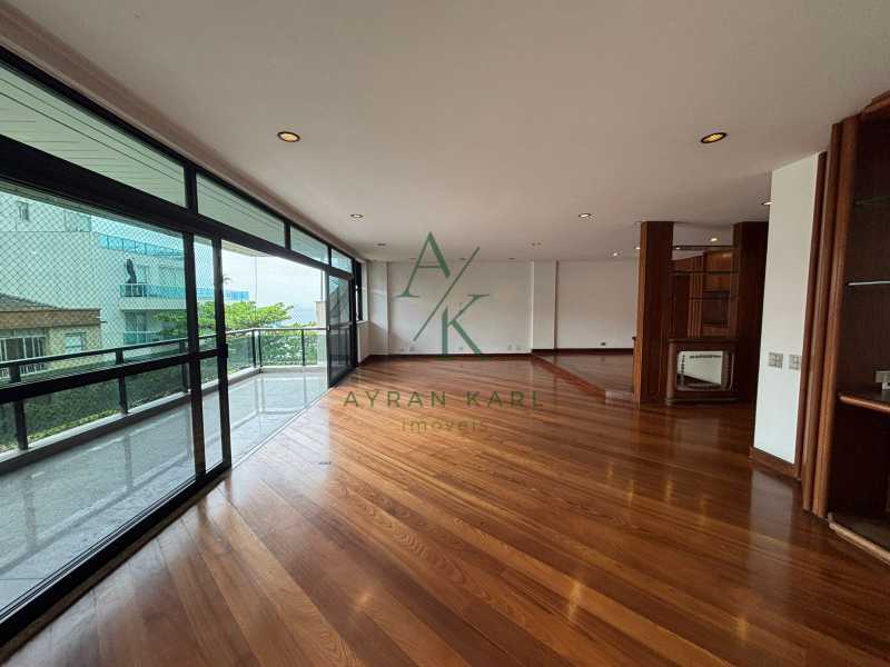 WhatsApp Image 2025-10-15 at 1 - 4