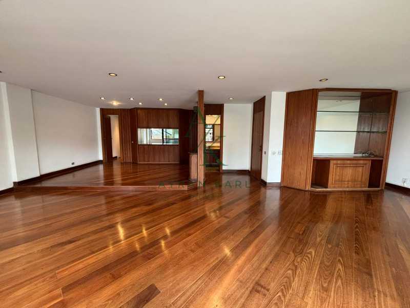 WhatsApp Image 2025-10-15 at 1 - 7