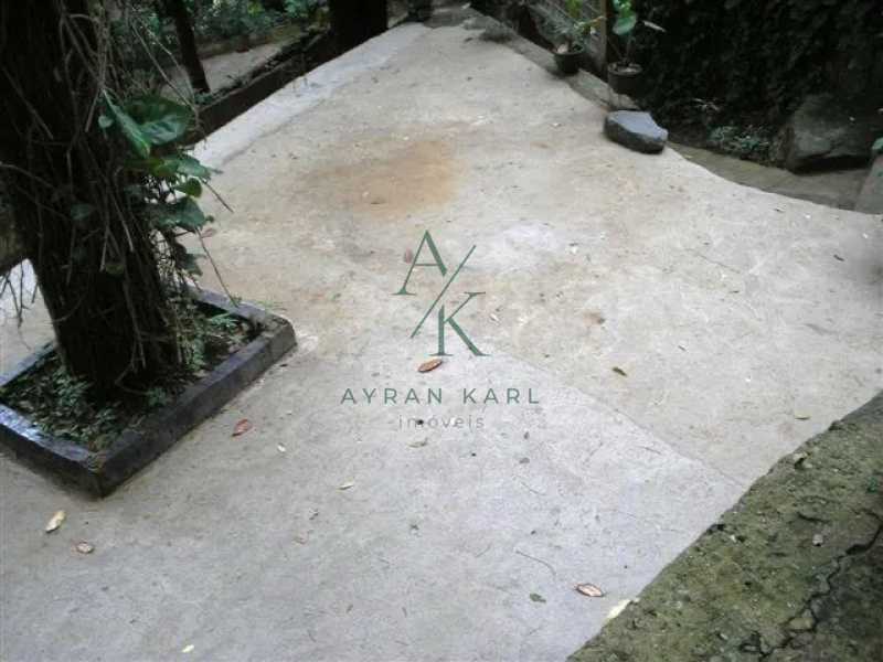 98798789 - 14