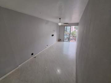 Ótima localização - Apartamento 2 quartos, varanda e Vaga - Grajaú - TJAP20486