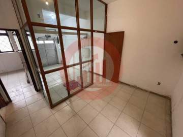 Casa de rua à venda 2 quartos e quintal - Tijuca - TJCA20023