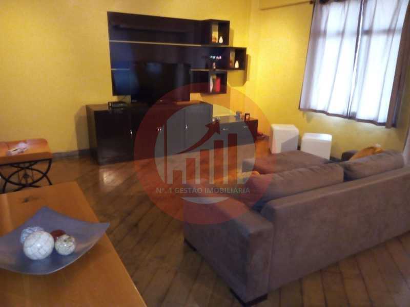 Sala ampla.  - 2