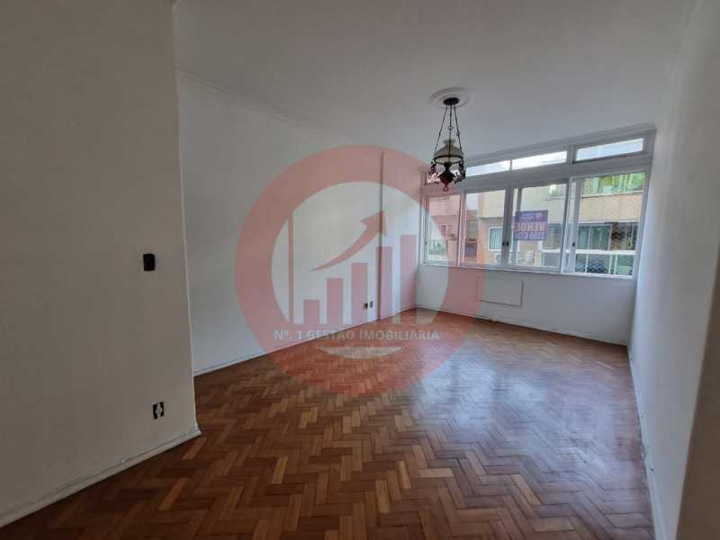 Sala com janelas grandes, - 3