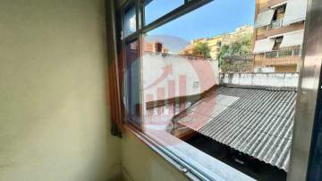 Ótima localização - Apartamento 2 quartos com dependência colado ao metrô - TJAP20762