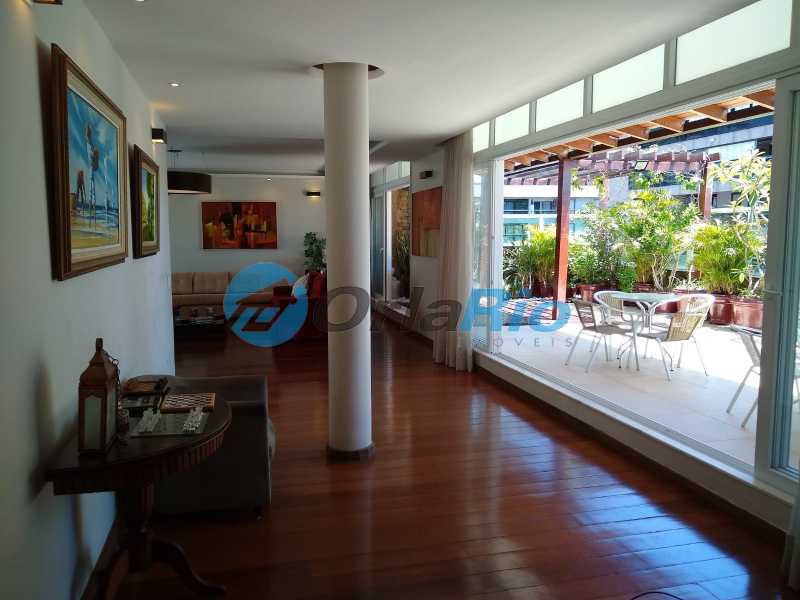 Conheça SALA COM ACESSO A VARANDA do imóvel - Cobertura à venda Rua Paula Freitas, Copacabana, Rio de Janeiro - R$ 7.500.000 - OLCO40001 - 5 SALA COM ACESSO A VARANDA - 5
