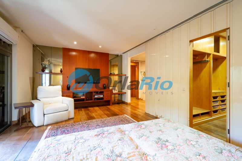 Conheça suíte master do imóvel - 4 QUARTOS, 1 VAGA, VARANDA, DEPENDÊNCIA, 4 VAGAS DE GARAGEM, COPACABANA - OLCO40003 - 12 suíte master - 12