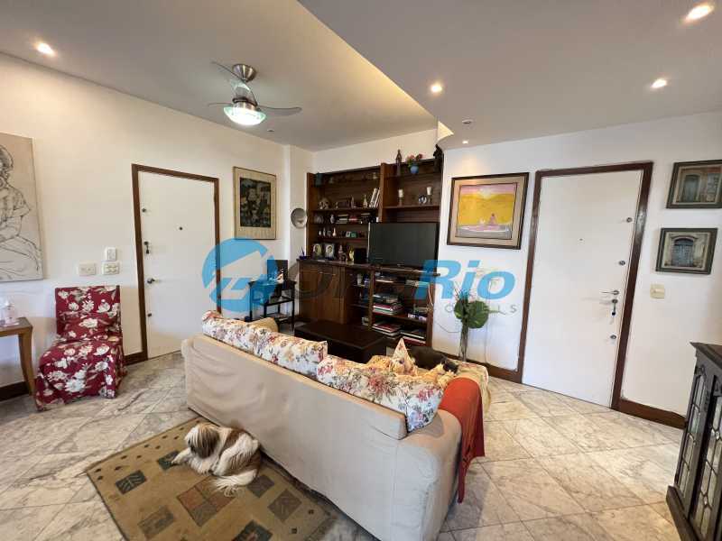 Conheça Sala de estar do imóvel - Apartamento à venda Avenida Atlântica, Leme, Rio de Janeiro - R$ 1.860.000 - OLAP30263 - 4 Sala de estar - 4