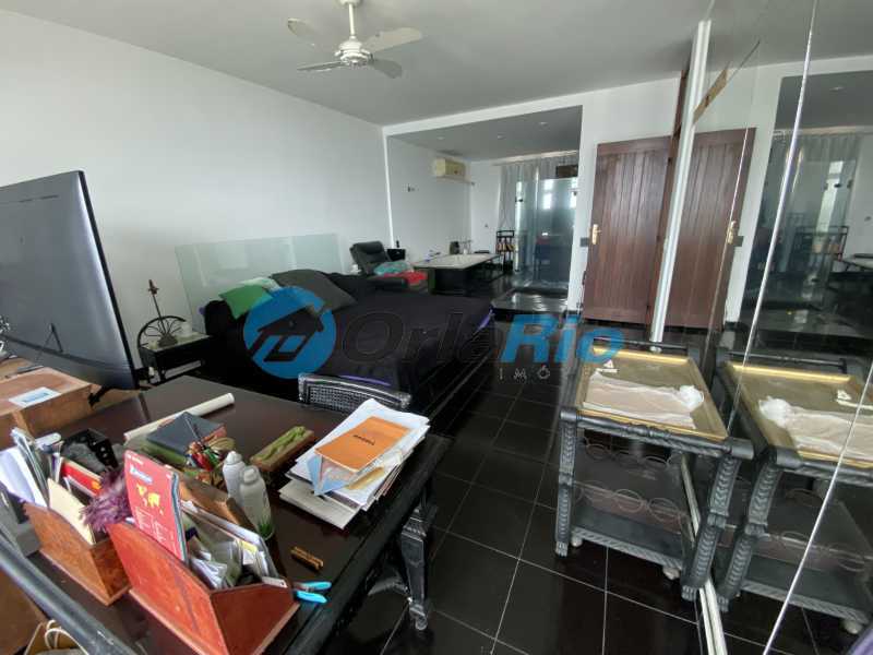 Conheça Quarto suite 1 do imóvel - Cobertura à venda Avenida Atlântica, Copacabana, Rio de Janeiro - R$ 5.000.000 - OLCO20012 - 16 Quarto suite 1 - 16