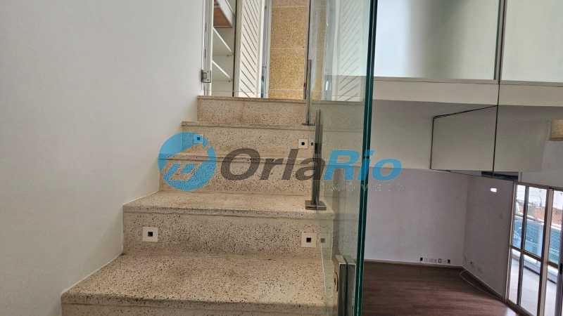 Conheça acesso ao 2º Piso do imóvel - Cobertura à venda Rua Timóteo da Costa, Leblon, Rio de Janeiro - R$ 3.300.000 - OLCO20015 - 9 acesso ao 2º Piso - 9