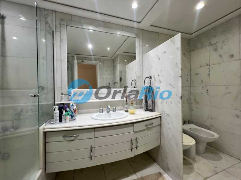 Conheça banheiro social 1 do imóvel - Cobertura à venda Avenida Atlântica, Copacabana, Rio de Janeiro - R$ 17.000.000 - OLCO40049 - 16 banheiro social 1 - 16