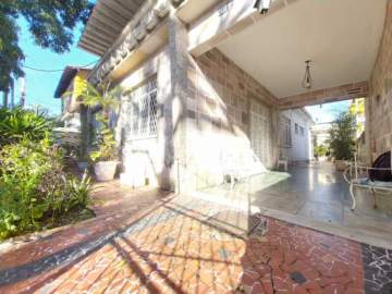 Maravilhosa Casa Linear, centro de terreno, 5 Quartos + Dependências, Quintal, Park Shopping Jacarepaguá! - RMCA50001