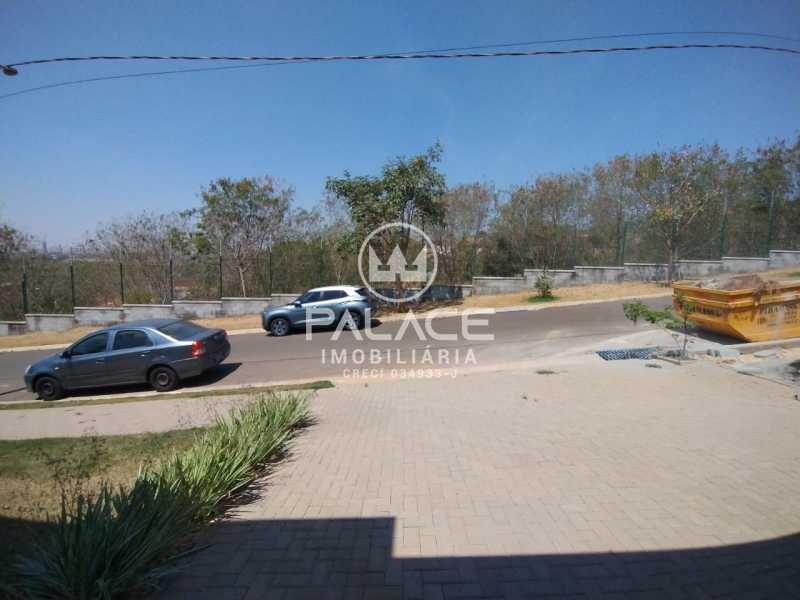 bdec5d9f-74e6-4895-a679-733525 - 3