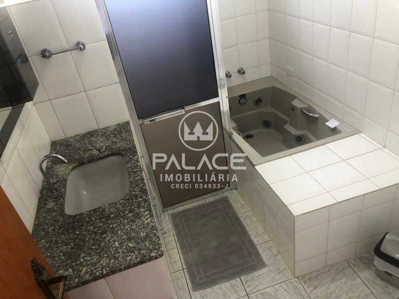 17 - BANHEIRO. - 18