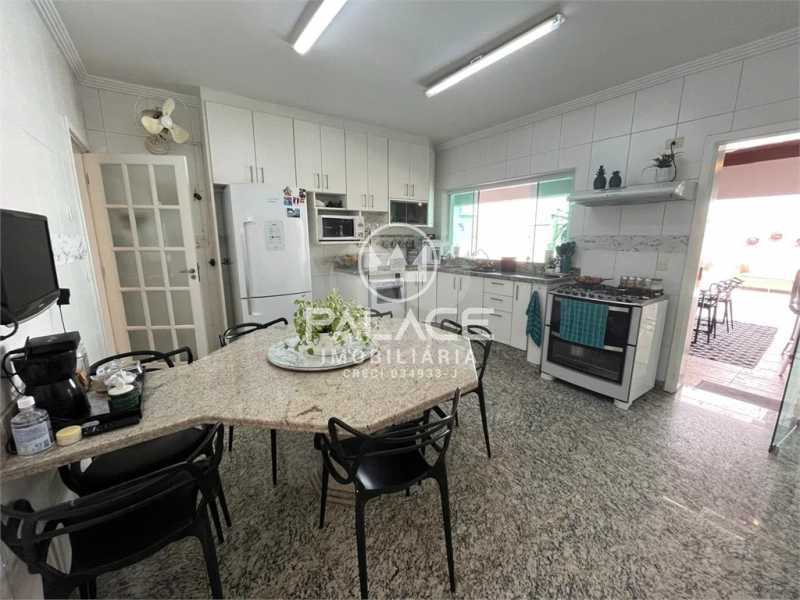 2352dae2-c181-40a4-a3fa-90aec9 - 13