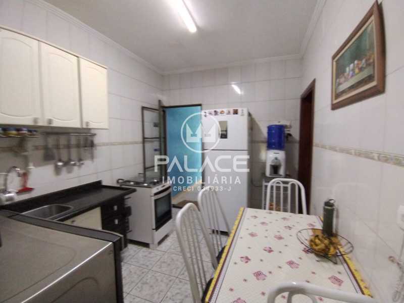 d54566fc-18b9-4d7f-94ed-f8ceeb - 24