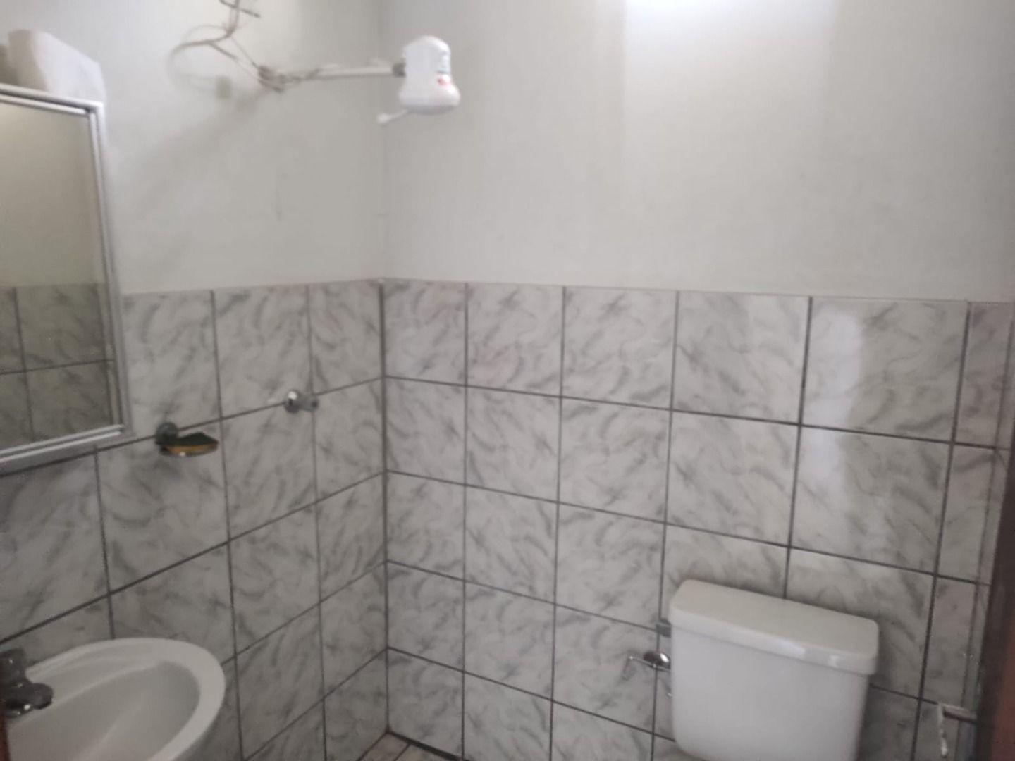 BANHEIRO DOS FUNDOS - 14