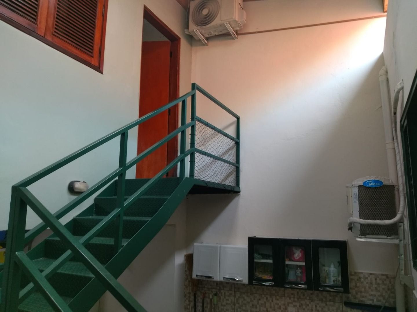 escada acesso ao piso superio - 17