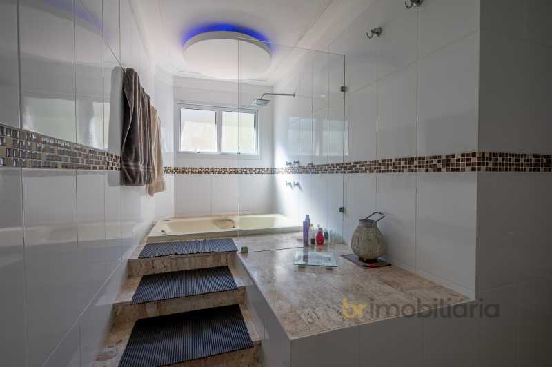 12 Suite 4 - 15