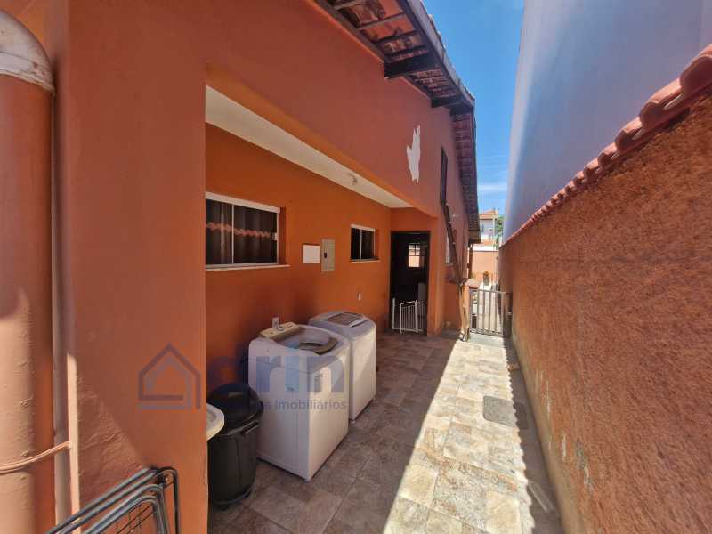 Conheça 26 do imóvel - Excelente Casa no Maravista: Linear, 03 Q. (01 suíte )+Espaçosa Edícula! - DNCA30026 - 26 26 - 26