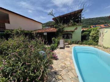 Ótima localização - Casa com 4 Quartos, Piscina e Área Gourmet em Piratininga - Santo Antônio. - DNCA40010