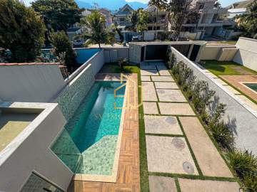 Ótima localização - Casa contemporânea triplex - Condomínio Rio Mar - Barra da Tijuca - SV000004