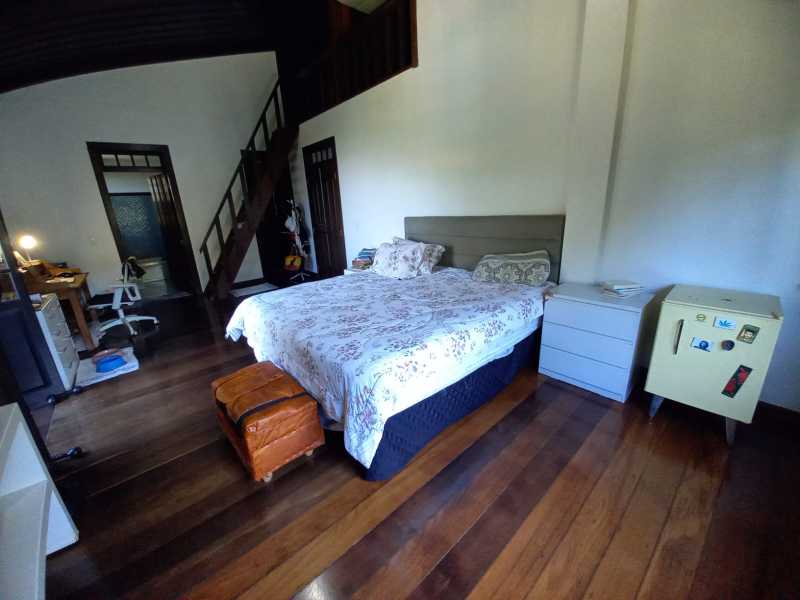 Quarto suite master com sótão - 13