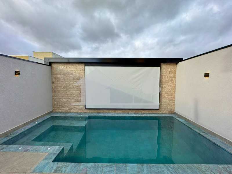 Piscina com Telão - 3