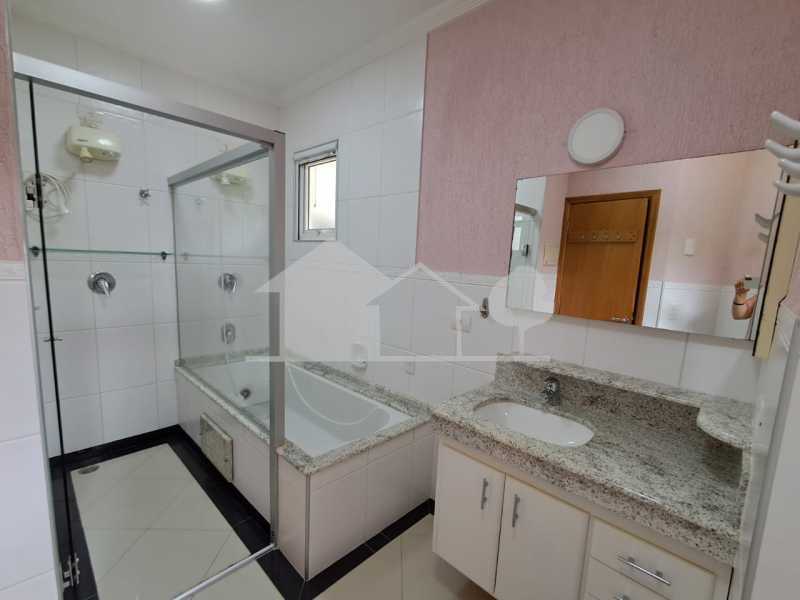 Conheça Banheiro_suíte_principal do imóvel - Casa em Condomínio 5 quartos à venda Morada dos Pinheiros (Aldeia da Serra), Santana de Parnaíba - R$ 3.500.000 - 1003186 - 15 Banheiro_suíte_principal - 15
