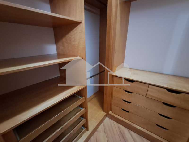 Conheça 020_Closet_suíte010. do imóvel - Casa em Condomínio 5 quartos à venda Morada dos Pinheiros (Aldeia da Serra), Santana de Parnaíba - R$ 3.500.000 - 1003186 - 20 020_Closet_suíte010. - 20