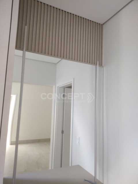 946430394 - 4
