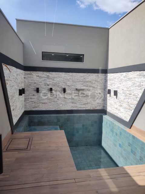 989560478 - 10