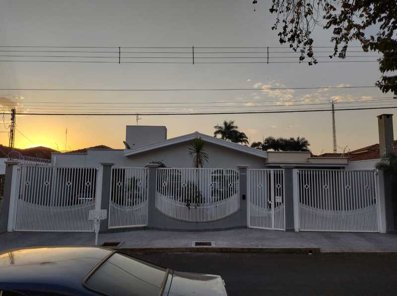 FACHADA - 1