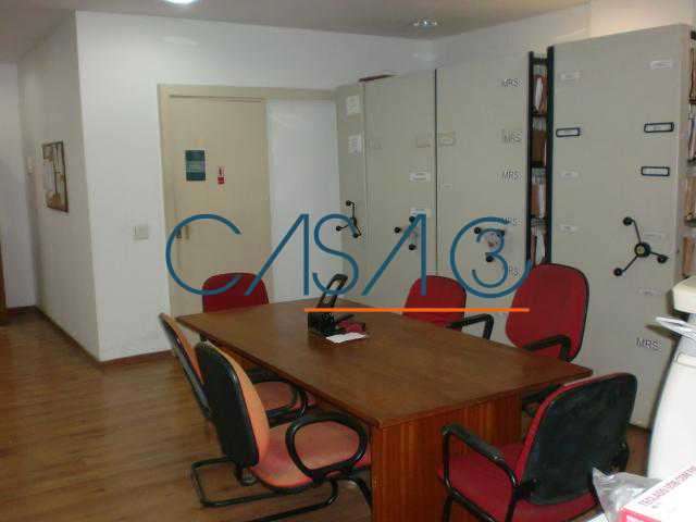 Sala maior com banheiro - 13